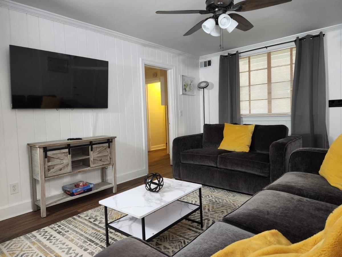 Spacious Centrally Located 3 Bed 2 Bath - Sleeps 8 Montgomery Exterior photo